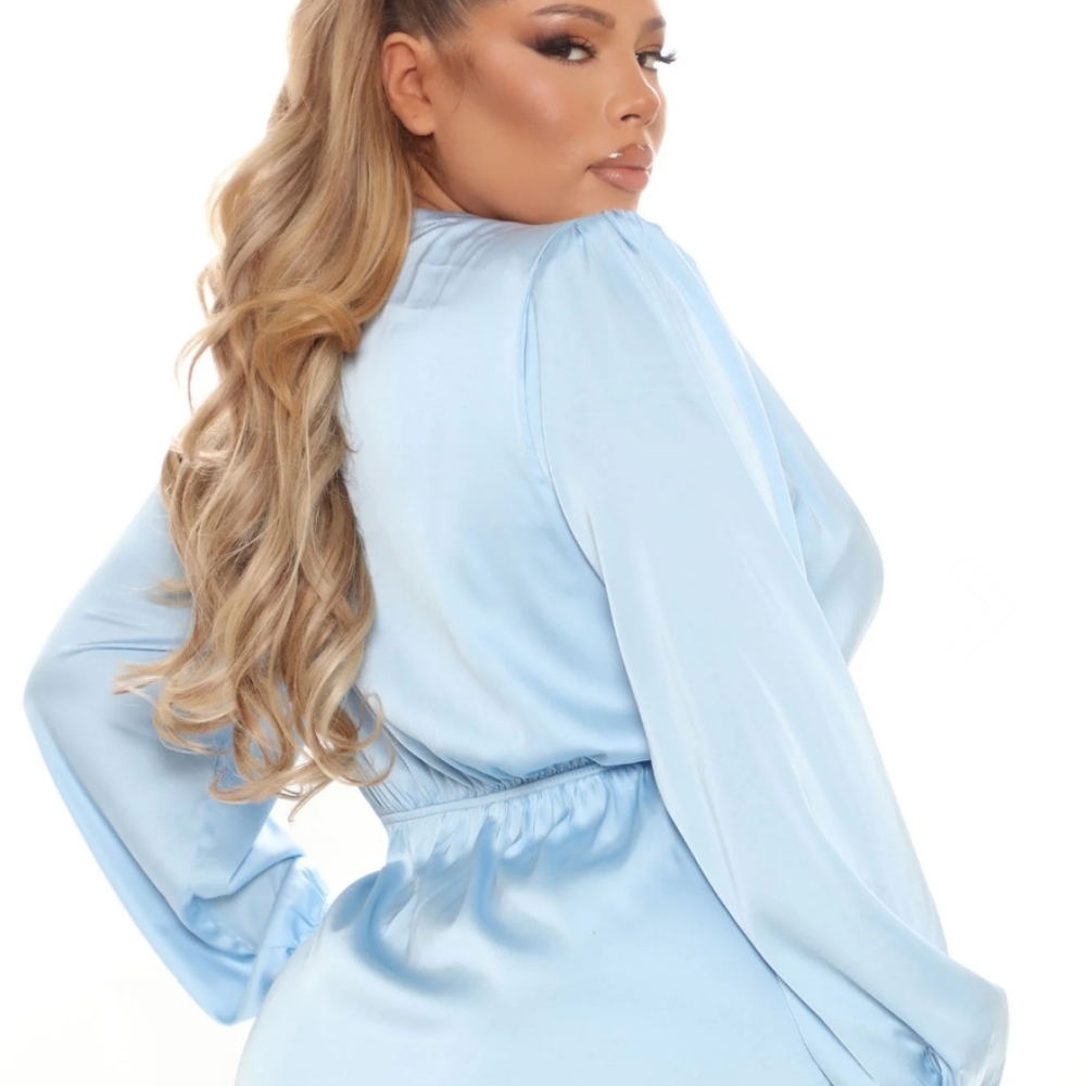 FASHION NOVA - Picture 3 of 4